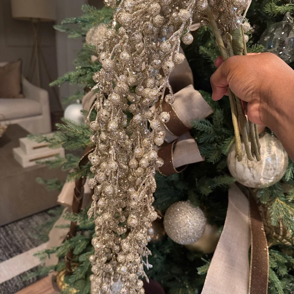 16 elegant picks berries holiday picks